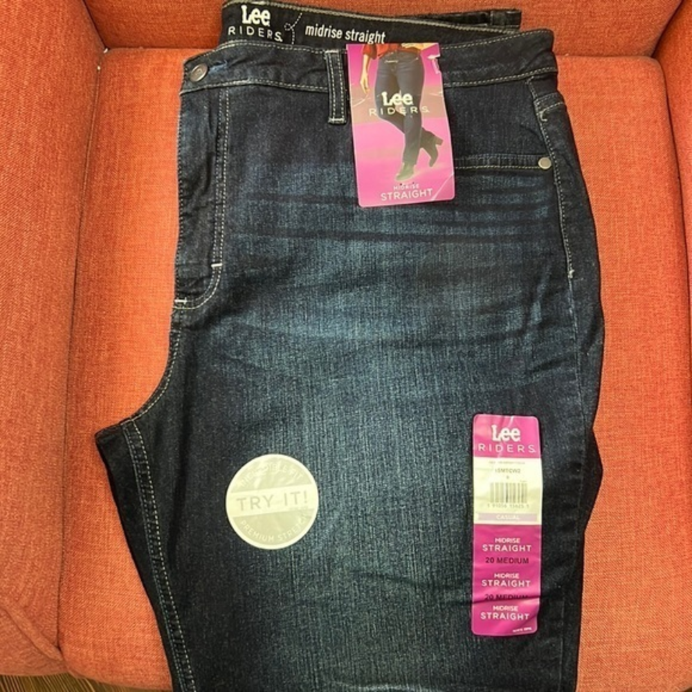 LEE RIDERS WOMENS SIZE‎ 20 MEDIUM, MIDRISE STRAIGHT LEG JEANS NEW WITH TAGS.